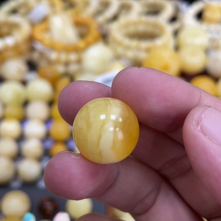 裸石蜜蜡未镶嵌17.2mm瑕疵