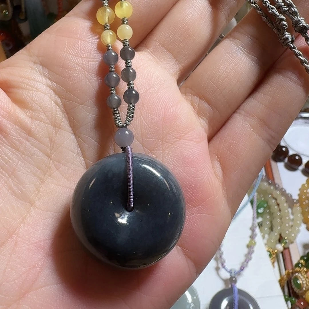 上***车和田玉未镶嵌颈饰