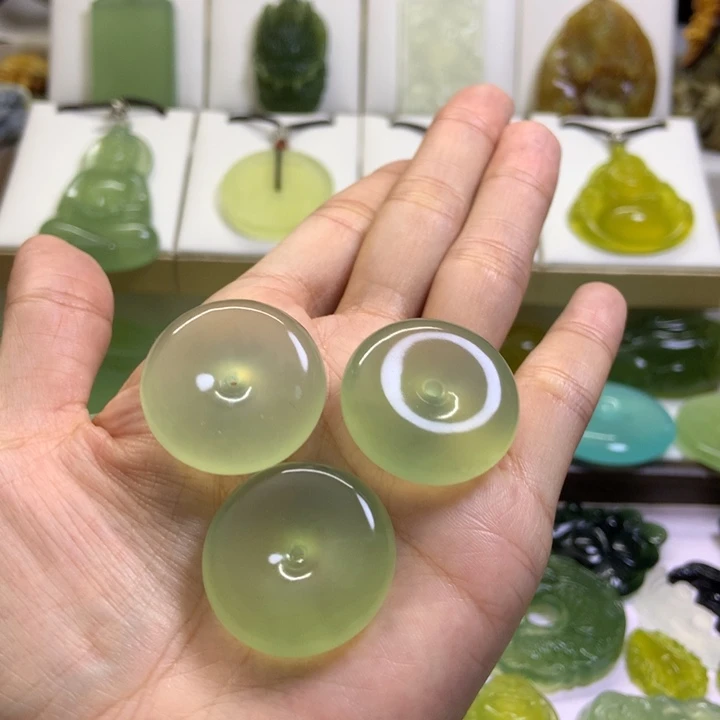 【闪购商品】未镶嵌蛇纹石玉颈饰多样性发货发其一