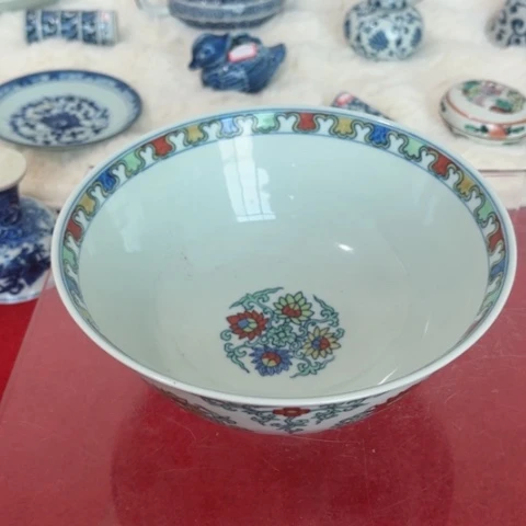 阿*一个缠枝花卉大碗