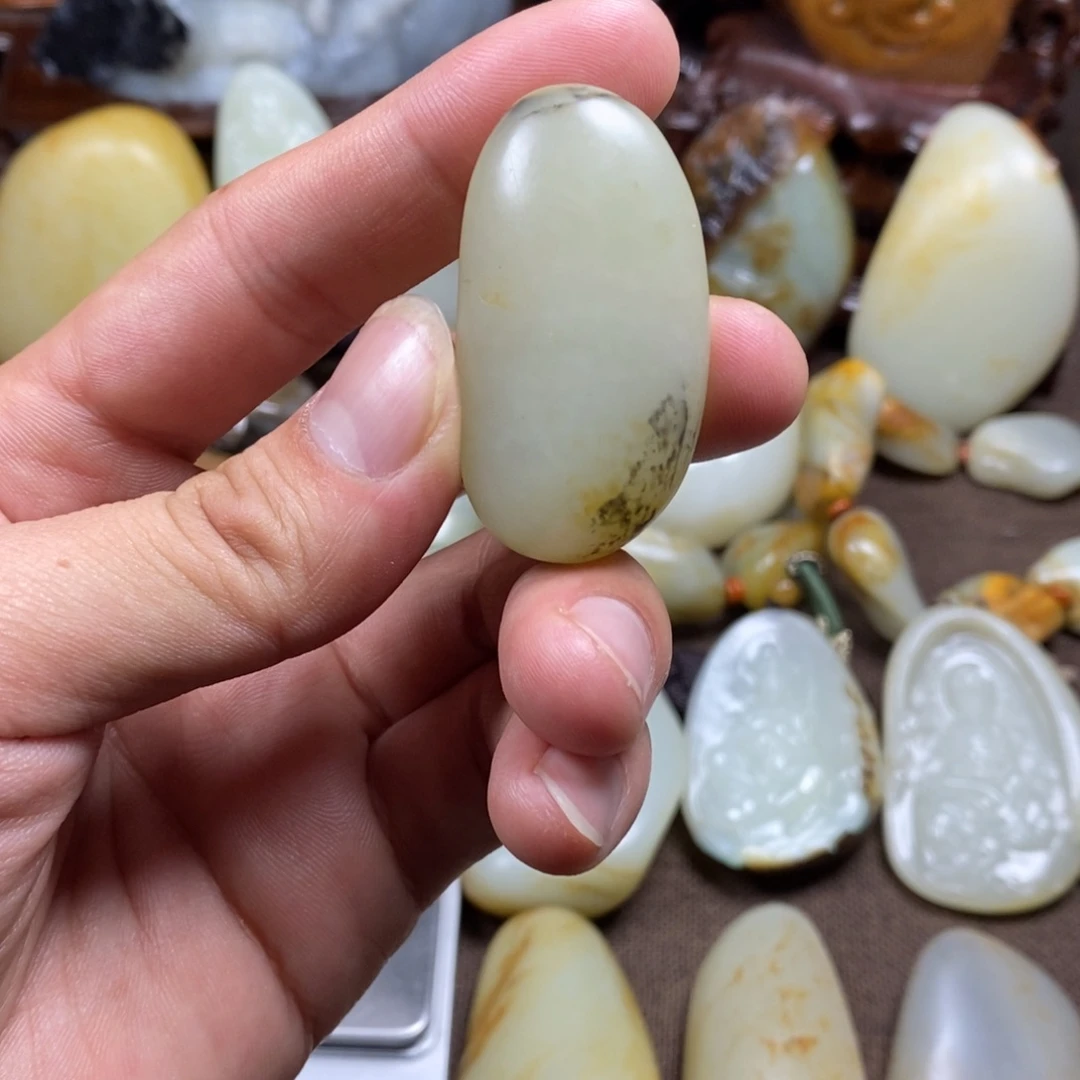 和田玉未镶嵌把件