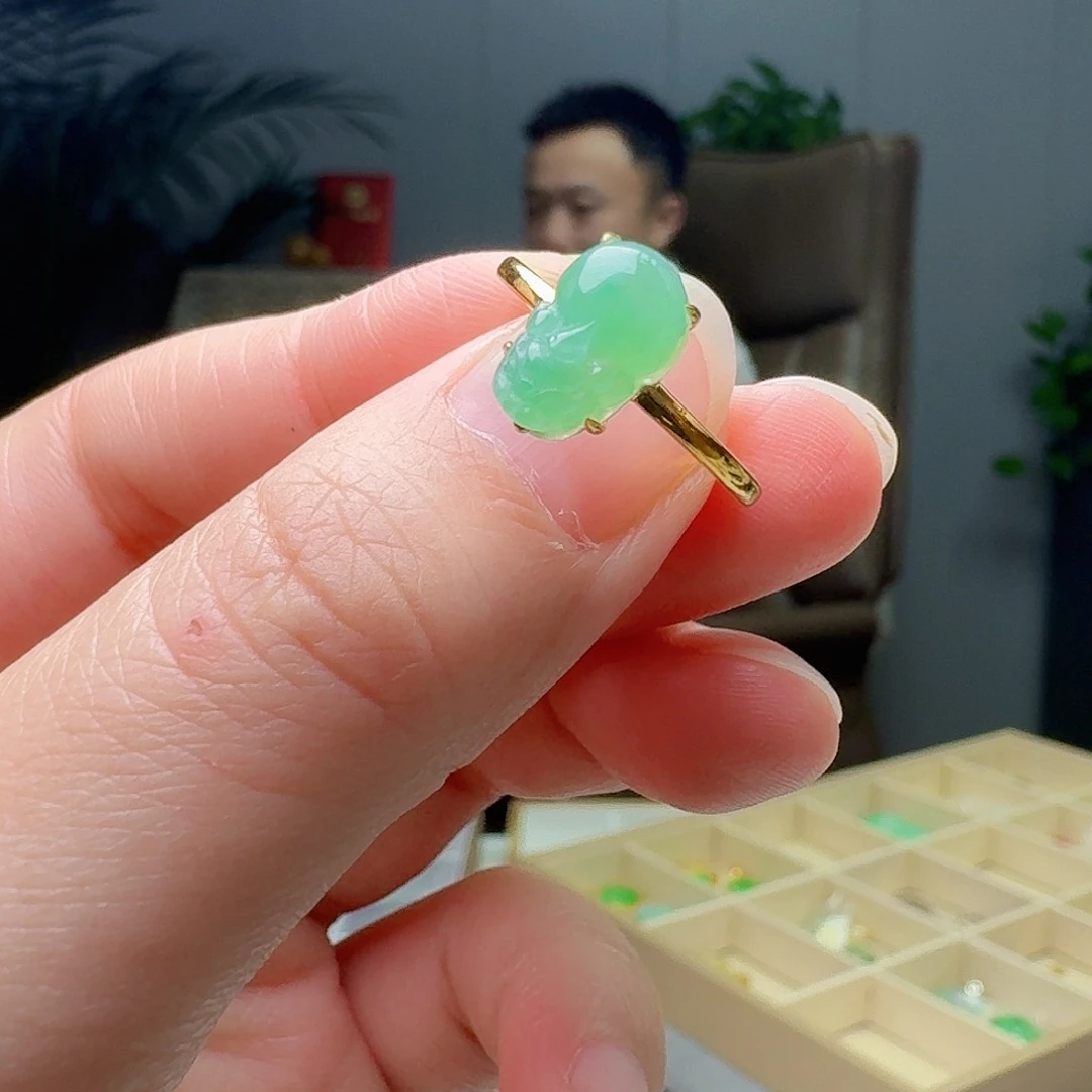 翡翠18K金镶嵌戒指天然