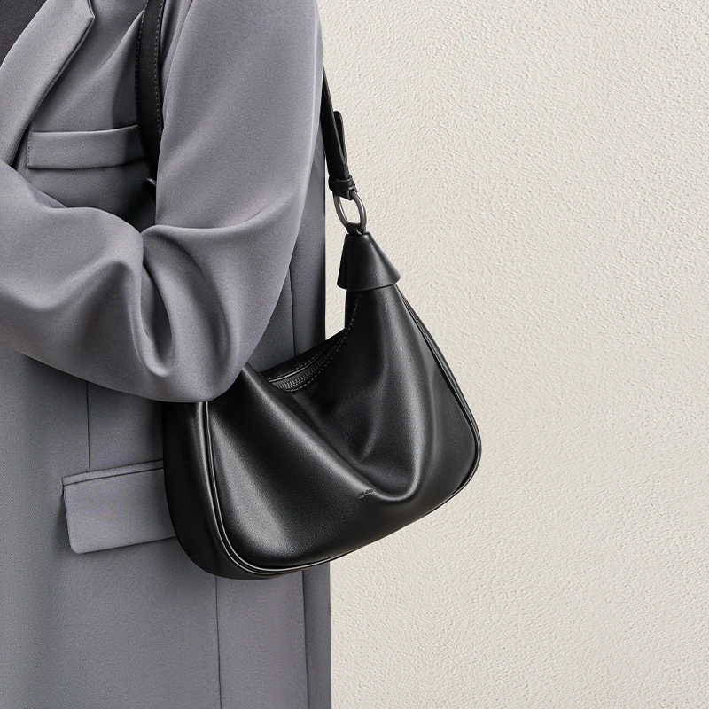 红蜻蜓正宗品牌包包女经典休闲单肩斜挎包饺子包包