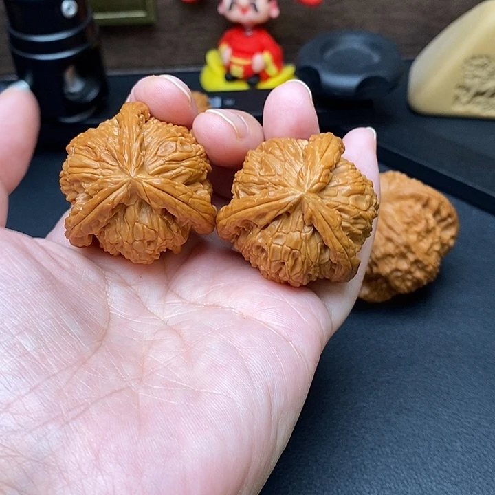 宝***磊文玩核桃把件白奔