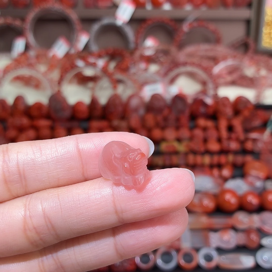 南红玛瑙未镶嵌颈饰貔貅（吊坠孔