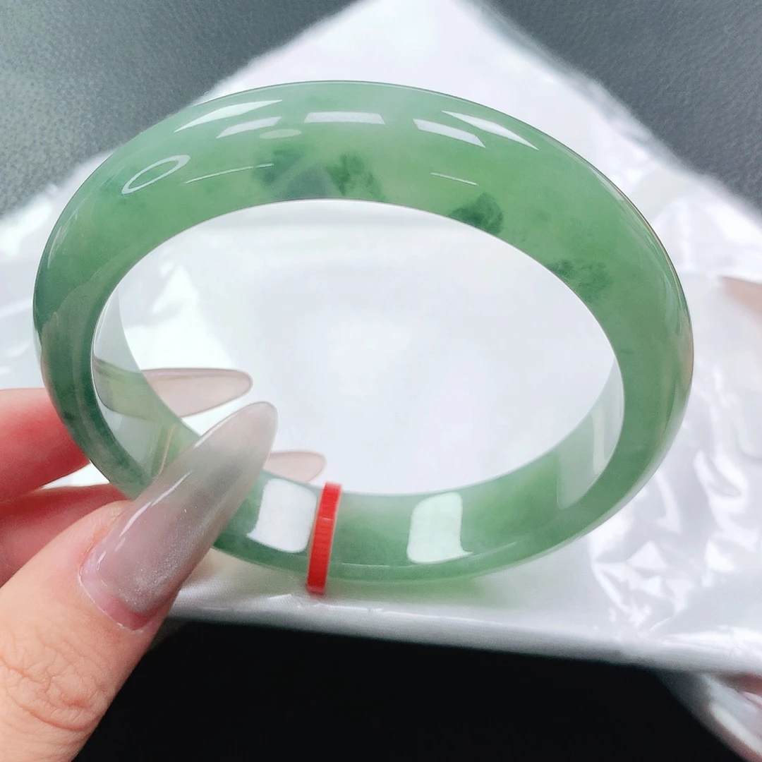 翡翠手镯未镶嵌57圈