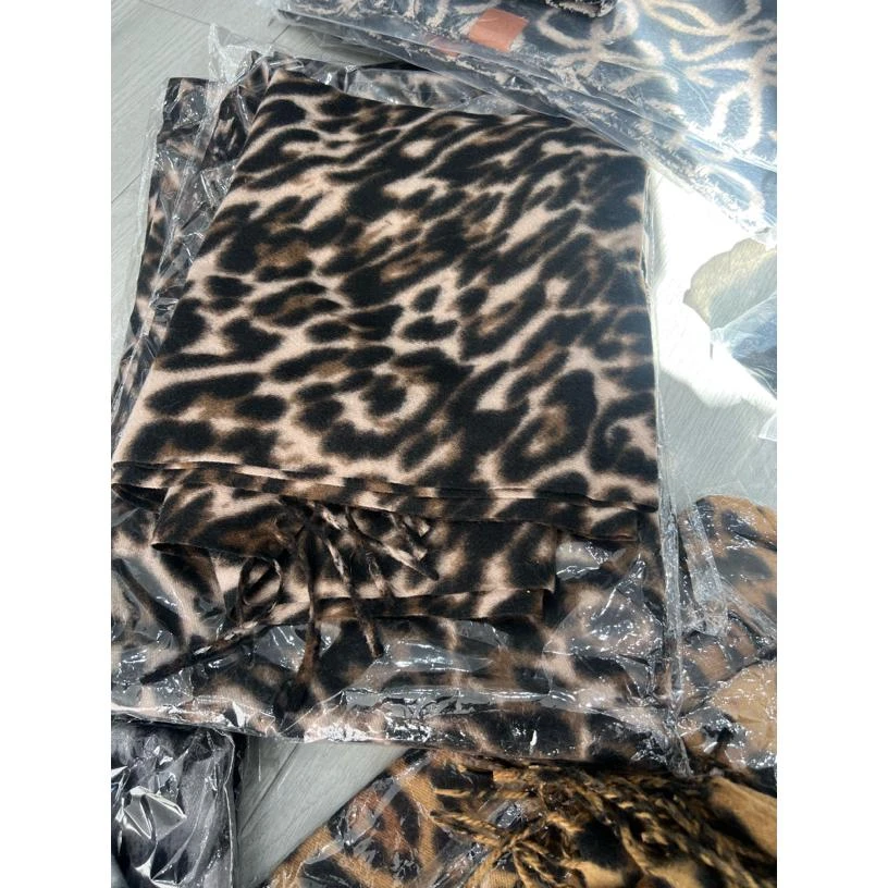 女士秋冬加厚豹纹流苏保暖百搭围巾披肩