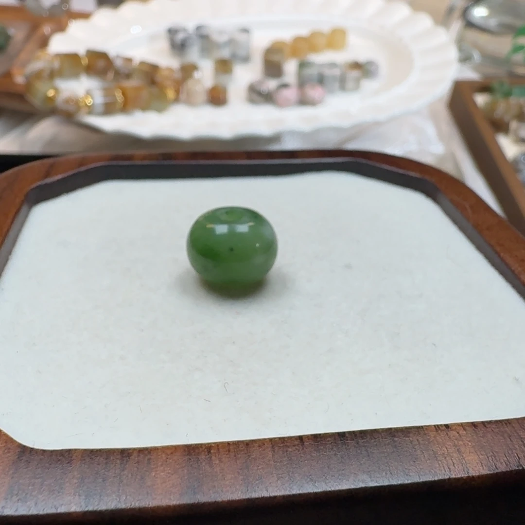 丁****颈饰未镶嵌和田玉（糖玉）不退换