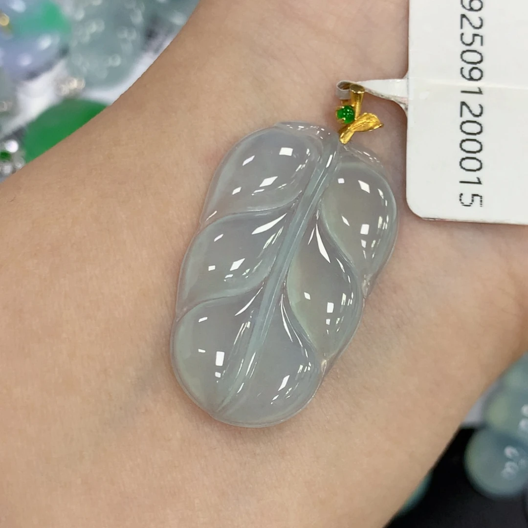 颈饰18K金镶嵌翡翠