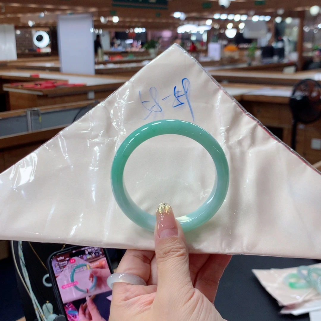 翡翠未镶嵌手镯买断