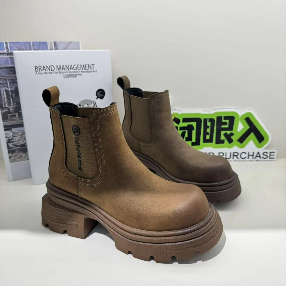 【年货品牌女鞋】潇洒一楼品牌美拉德色系烟管靴65579