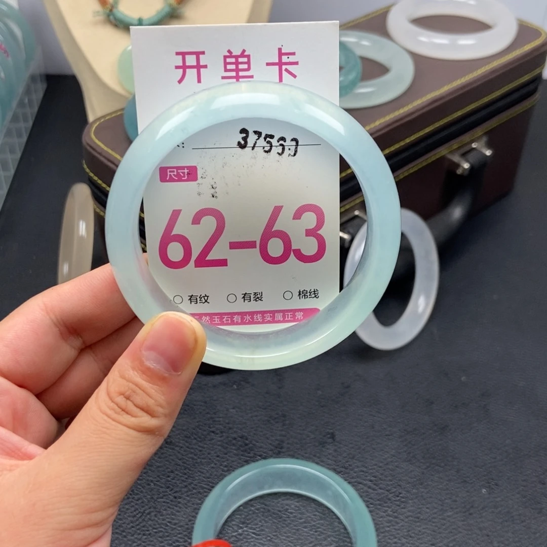 未镶嵌手镯石英质玉豆*