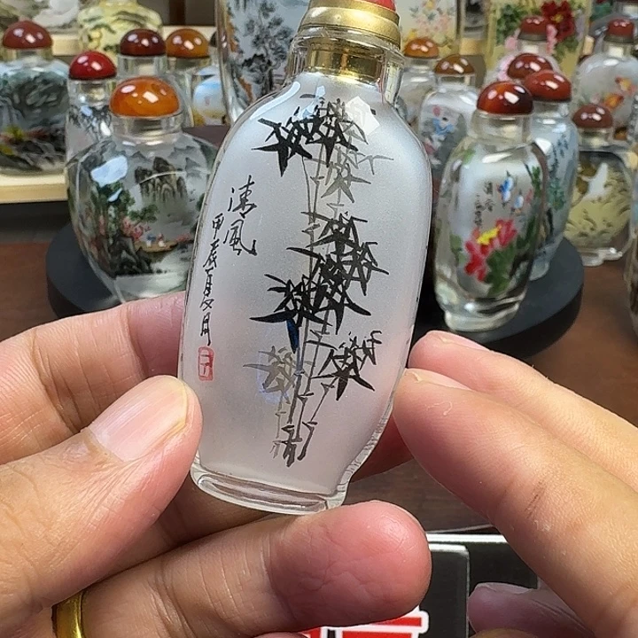 鼻烟壶内画非遗传承竹子