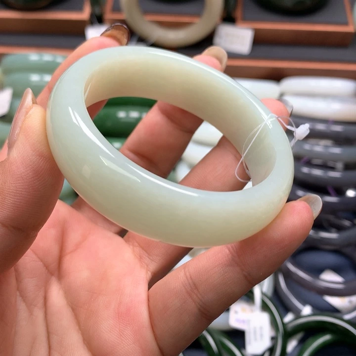【闪购商品】未镶嵌手镯和田玉