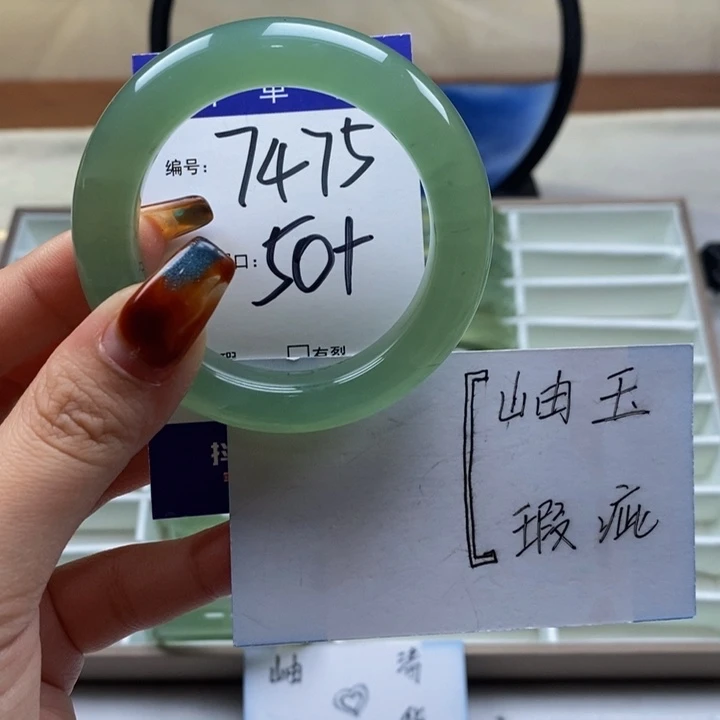 蛇纹石玉手镯未镶嵌