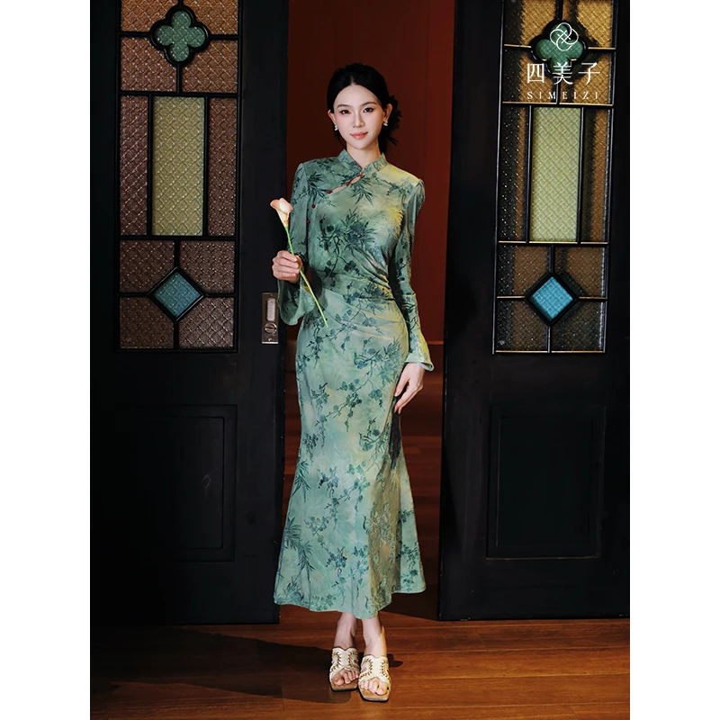 四美子【空林晚】新中式气质撞色珠扣立体植绒绿色鱼尾旗袍裙连衣裙