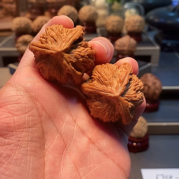 *****桃核把件38.5麦虎三棱