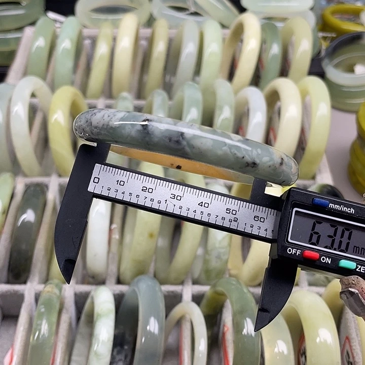 蛇纹石玉未镶嵌手镯359