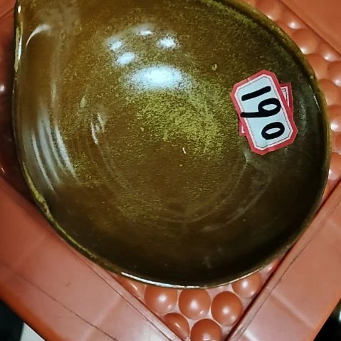 瓷片盘子，碗，瓶子，沙锅，茶壶，微瑕疵！