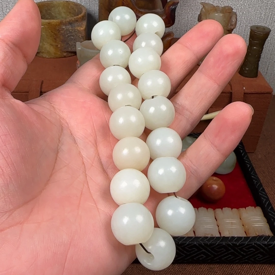 周***行非常精美的脖挂件