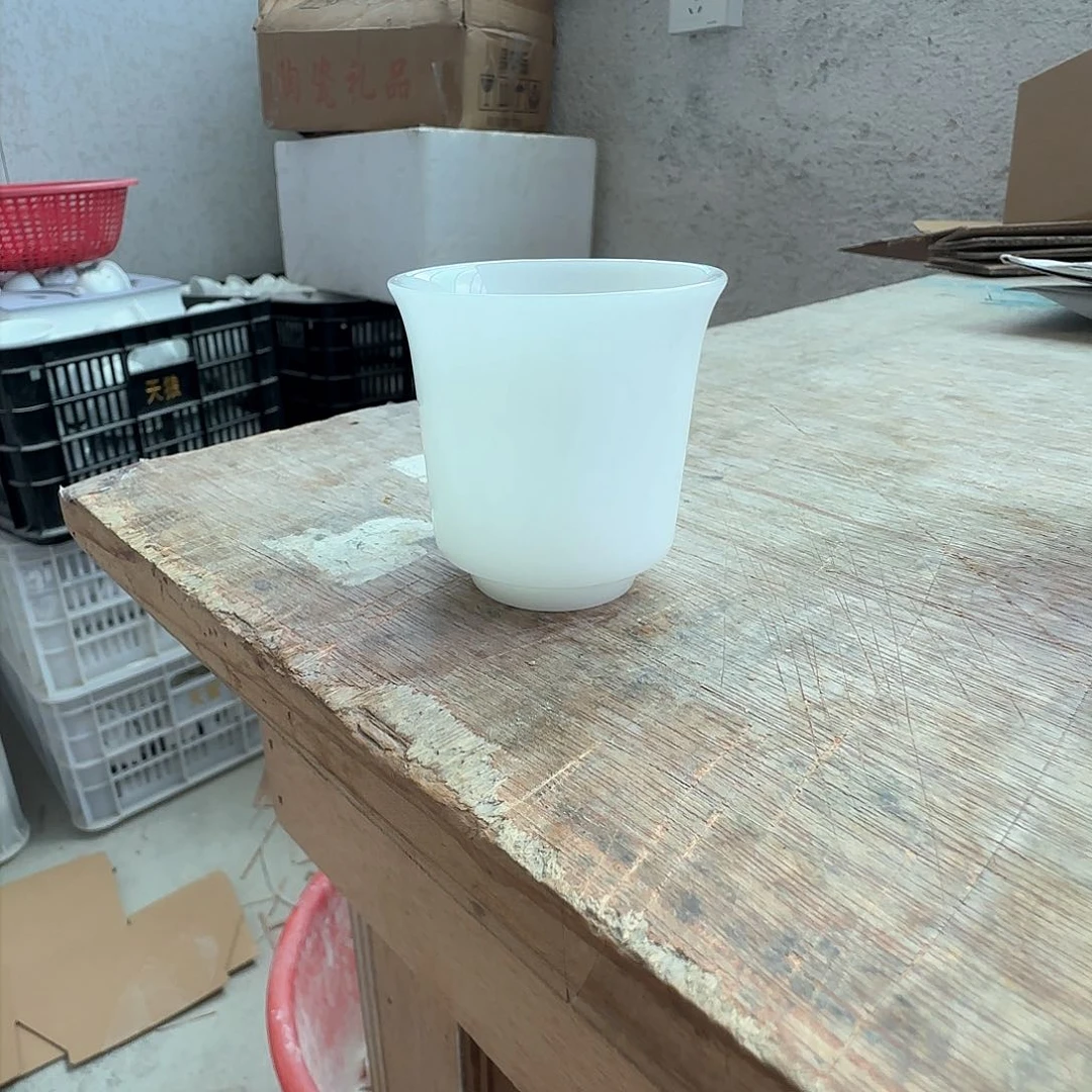 璞玉纯白马蹄杯容量约50毫升
