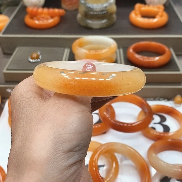 石英质玉（黄龙玉）未镶嵌手镯嗯*