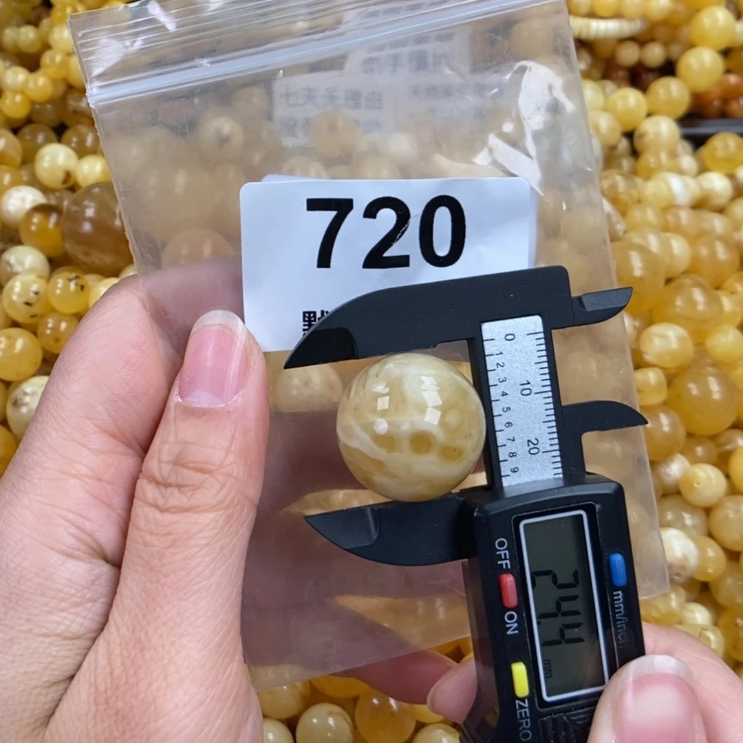 未镶嵌琥珀珠宝奇石