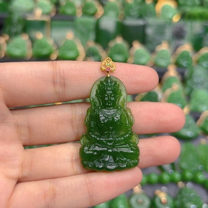 颈饰18K金镶嵌和田玉（碧玉）