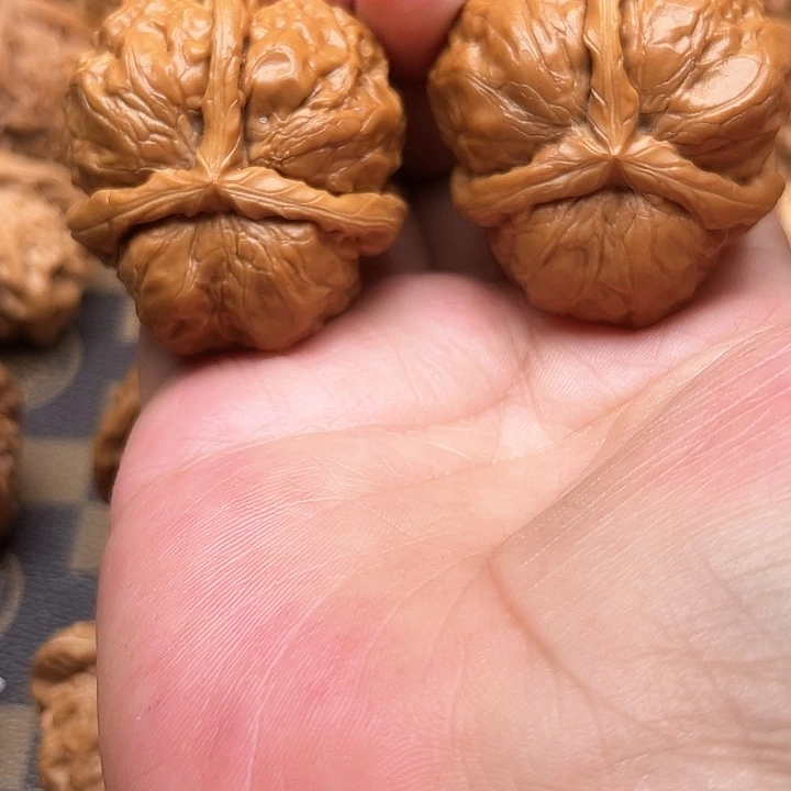 文玩核桃吊坠The first time