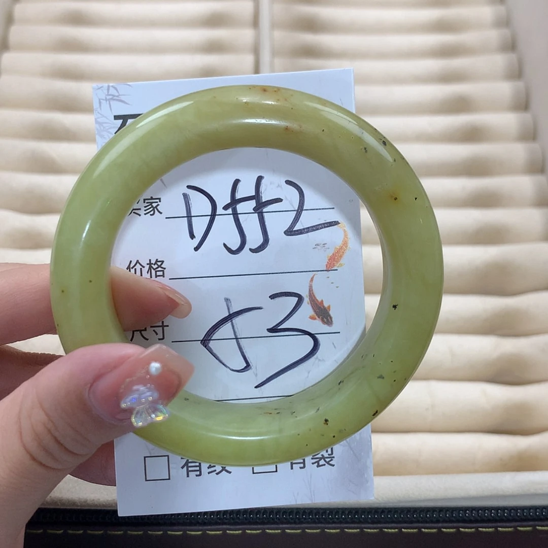 【闪购商品】未镶嵌蛇纹石玉手镯
