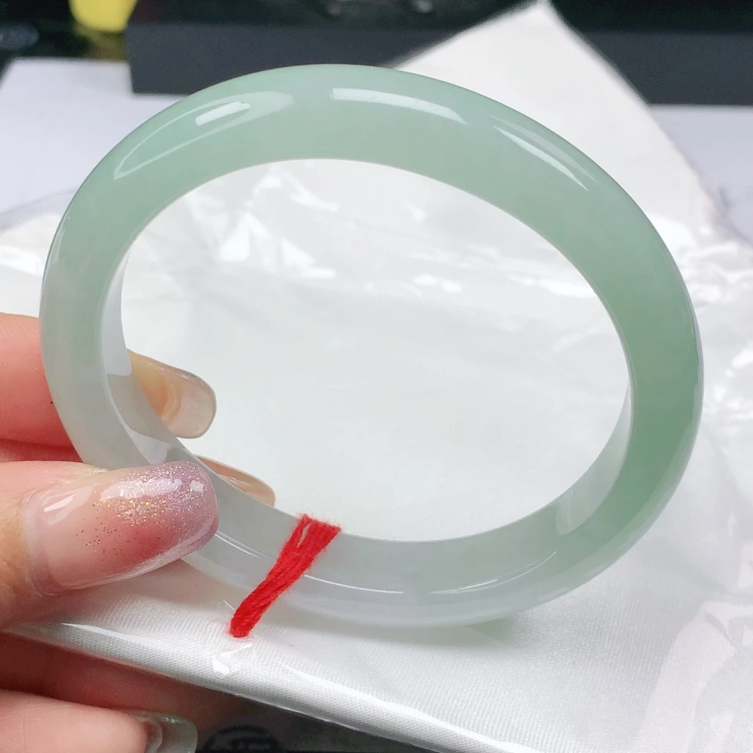 未镶嵌手镯（贵妃镯）翡翠
