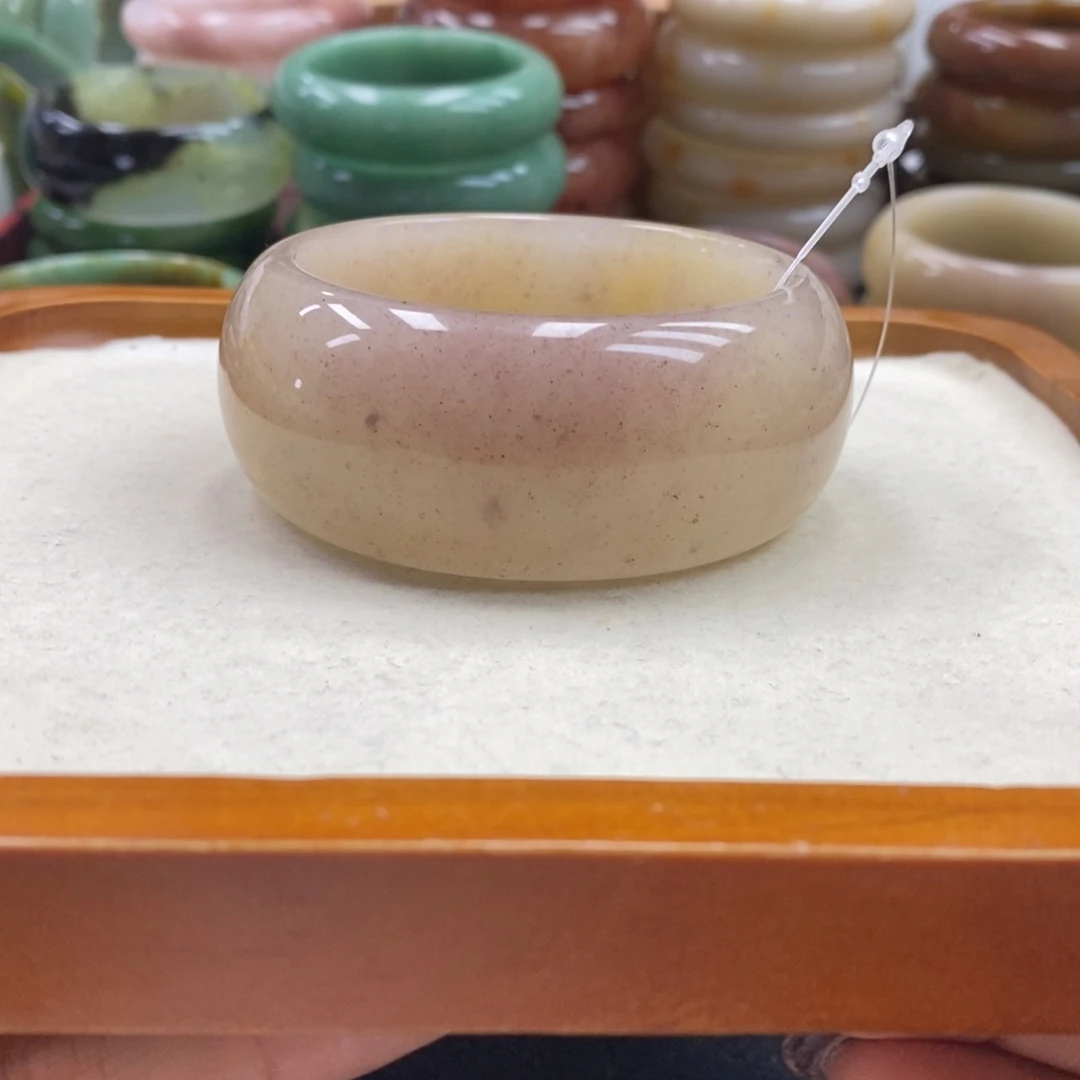 石英质玉未镶嵌手镯