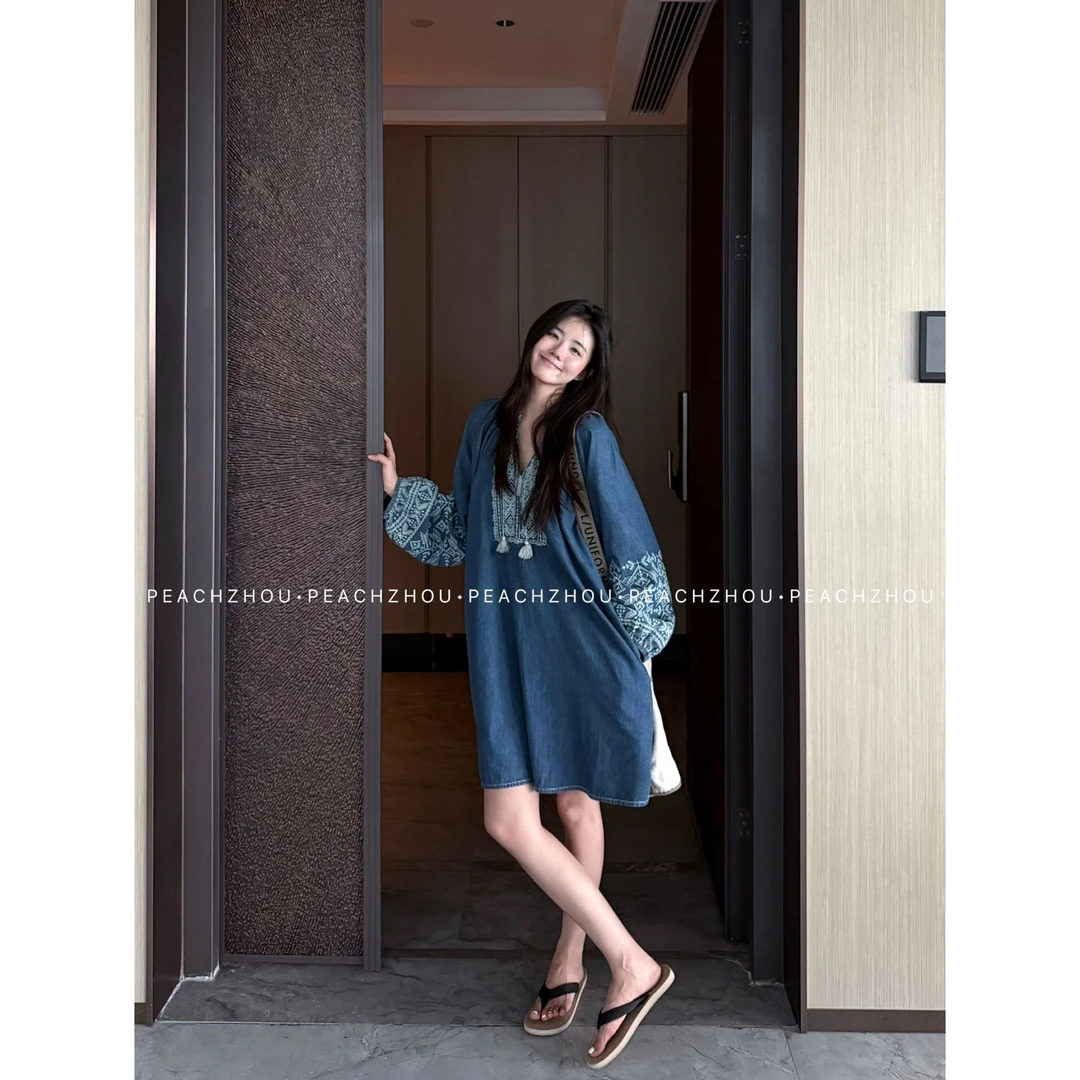 『PEACHZHOU』重工绣花波西米亚复古流苏系带宽松V领松弛长袖连衣裙