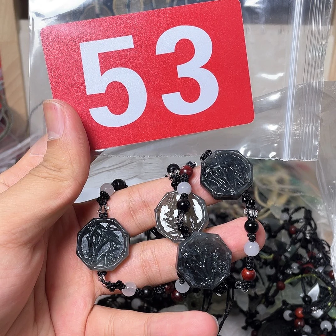 蛇纹石玉颈饰合金