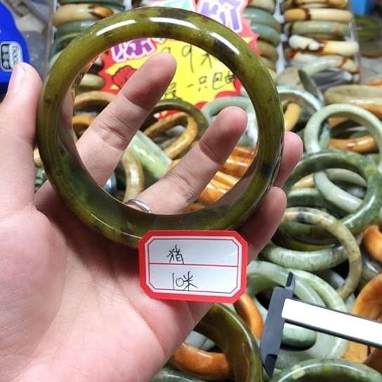 未镶嵌蛇纹石玉手镯猫**?