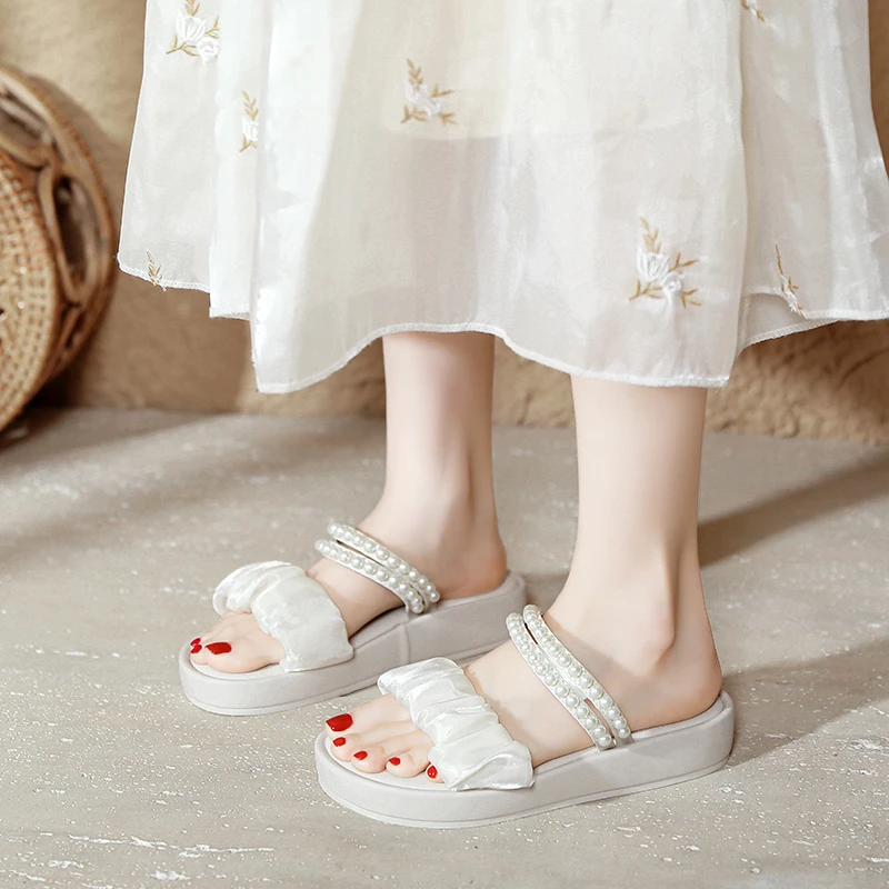 宽脚胖脚大码女鞋夏季新款百搭轻便软底仙女风网纱珍珠带平底凉拖