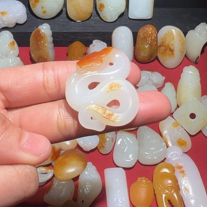 和田玉挂件未镶嵌独**?