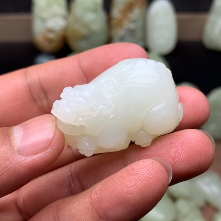 ~****和田玉（糖玉）未镶嵌颈饰