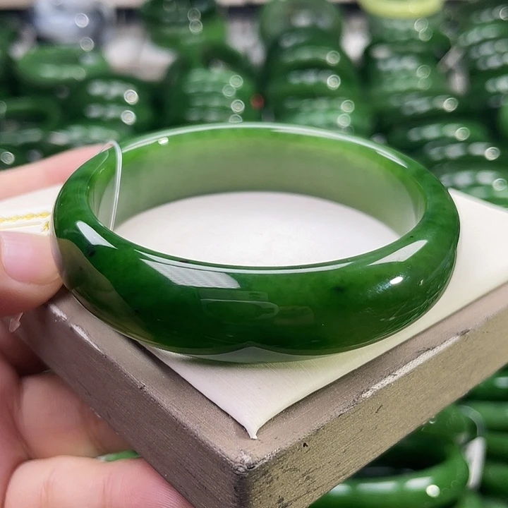 未镶嵌手镯和田玉（碧玉）