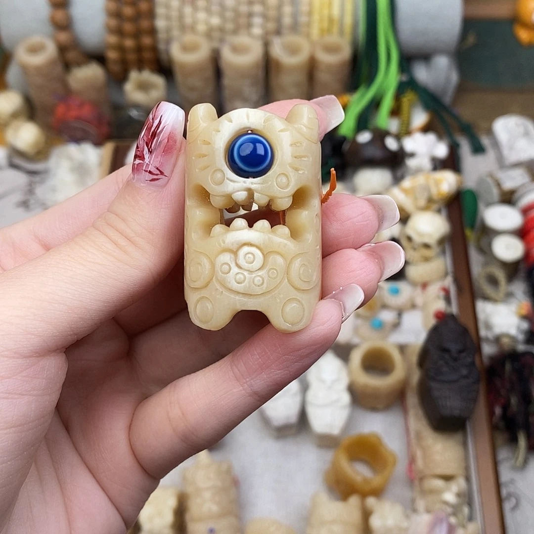 鹿骨把件?***oM8马骨雕刻的吞金兽骨笛