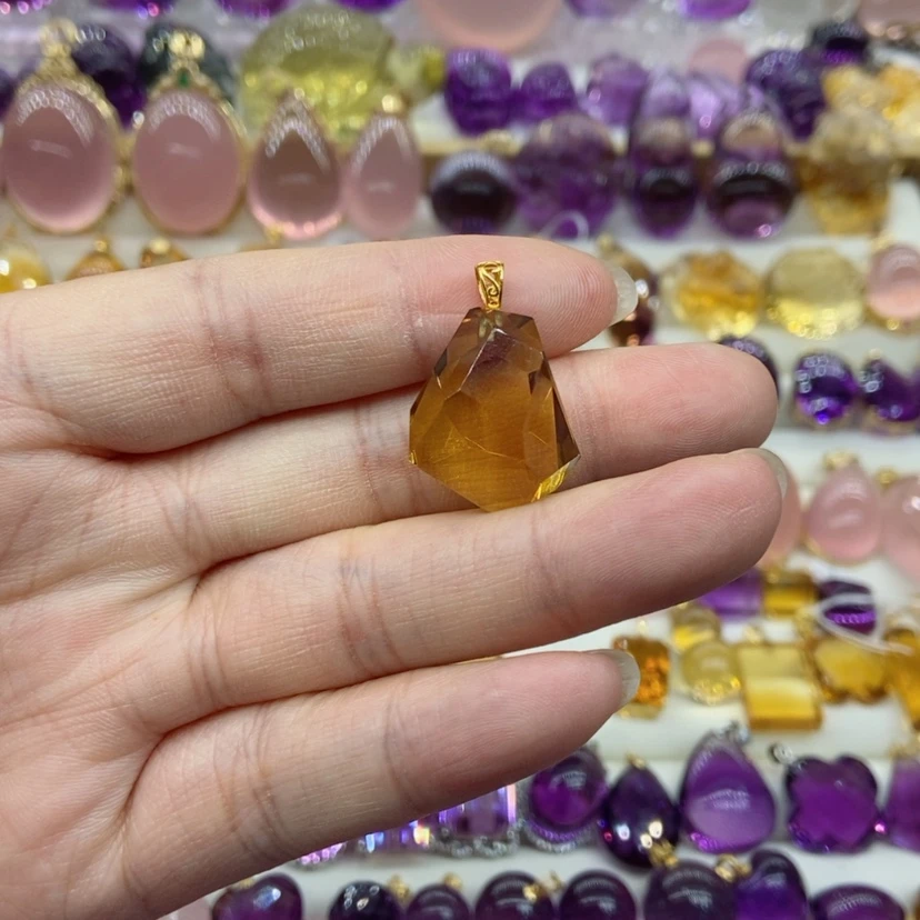 【闪购商品】水晶水晶吊坠18K金镶嵌小*拳