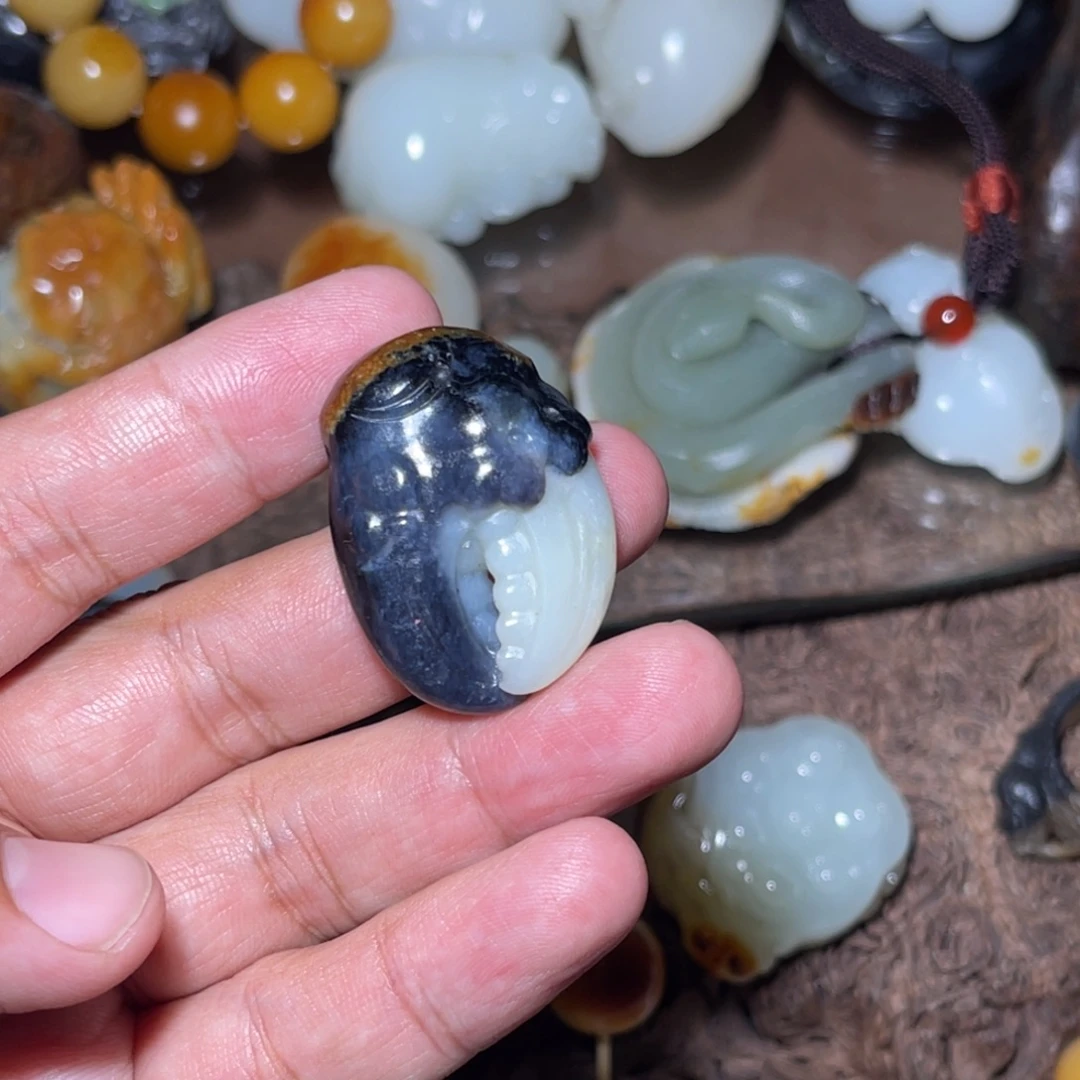 和田玉未镶嵌车挂