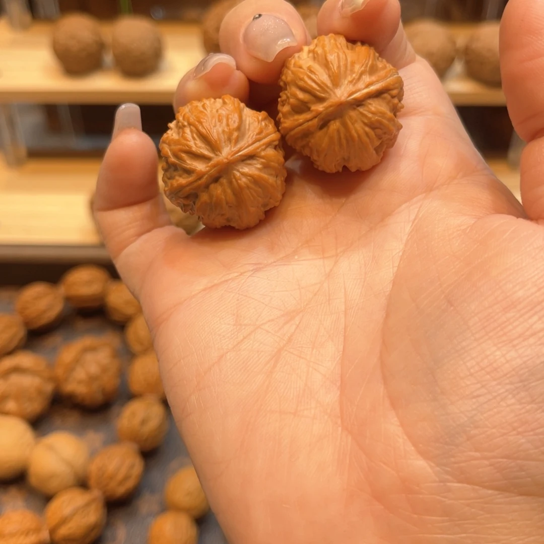 文玩核桃把件豆粒儿纹京八棱