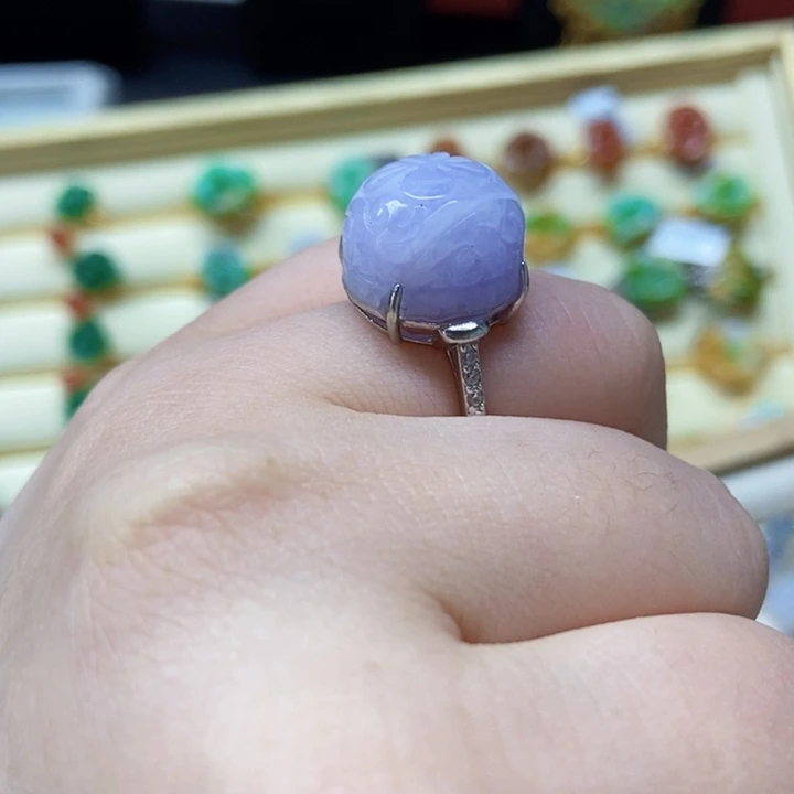 翡翠未镶嵌颈饰戒指