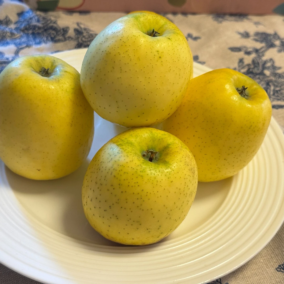 新果上市金玉富士苹果新鲜正宗樱桃小苹果脆甜多汁应季水果生鲜