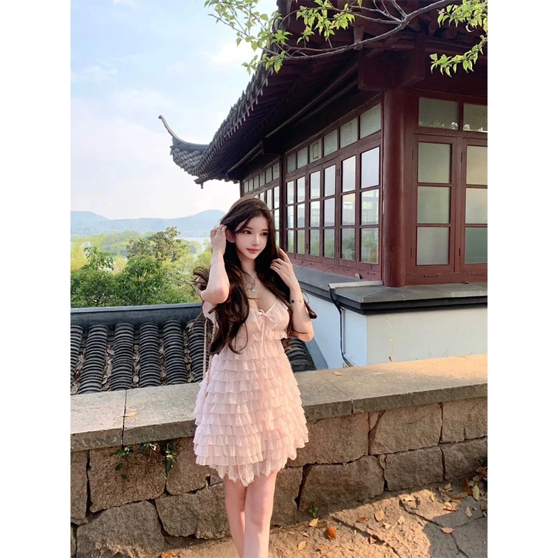 【古早甜心】ins气质复古古早感美女浅粉V领吊带蛋糕裙连衣裙