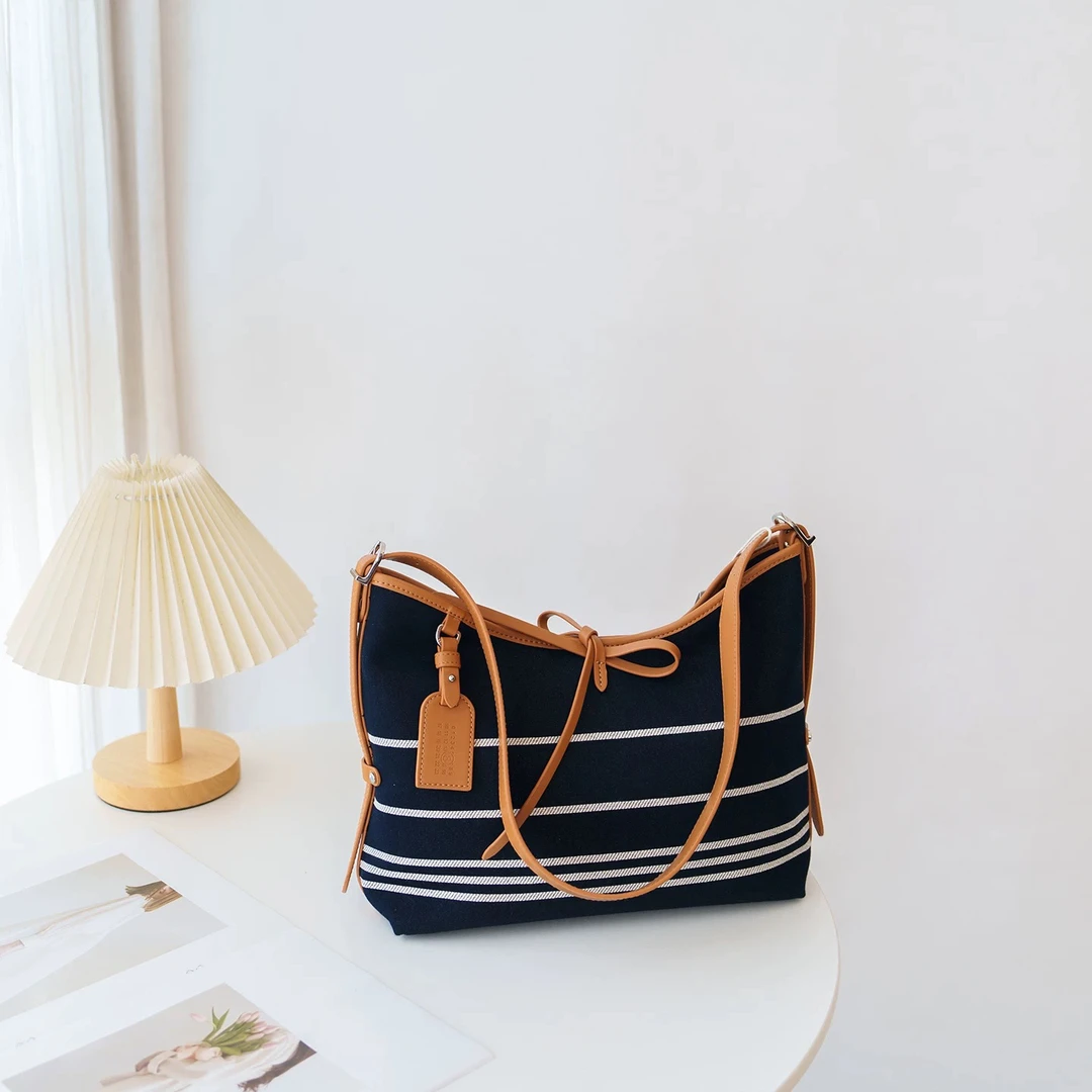 专柜女包2025新款时尚百搭高级拼接皮牛仔布帆布手提包通勤女包