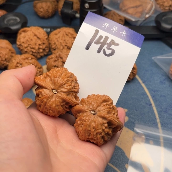 吊坠文玩核桃难***聚血麒麟 42精修 145