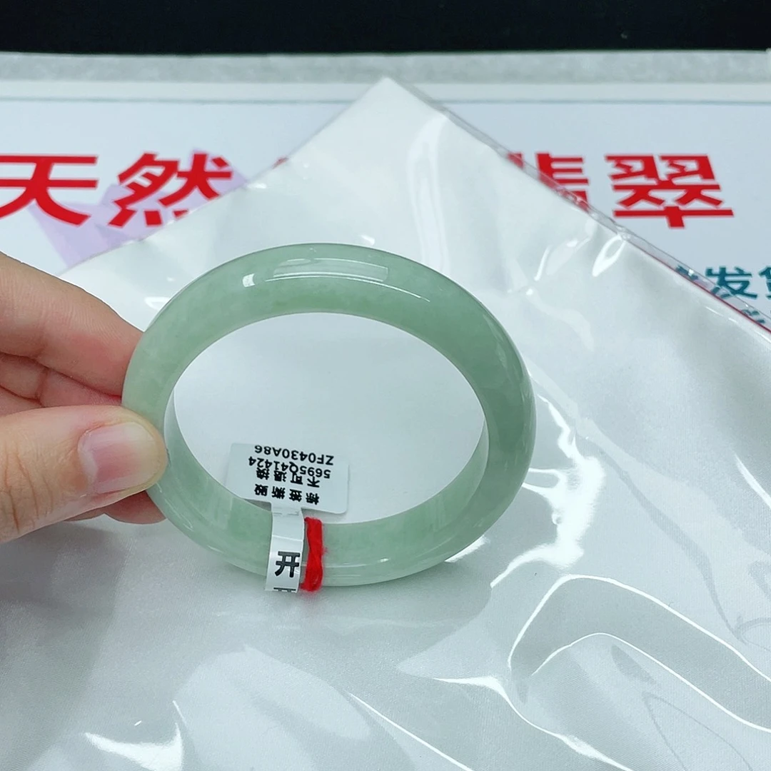 翡翠手镯未镶嵌正56
