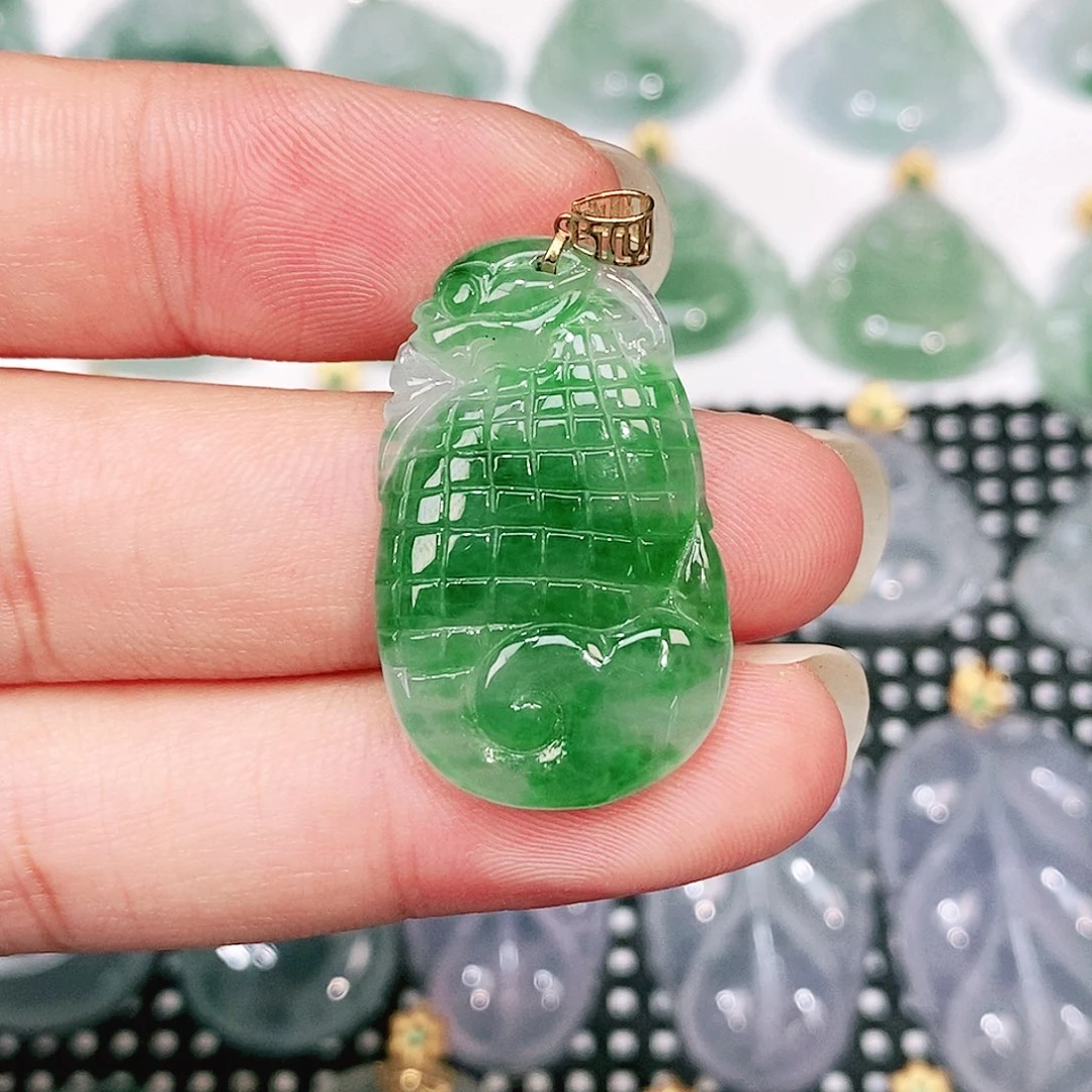 颈饰18K金镶嵌翡翠